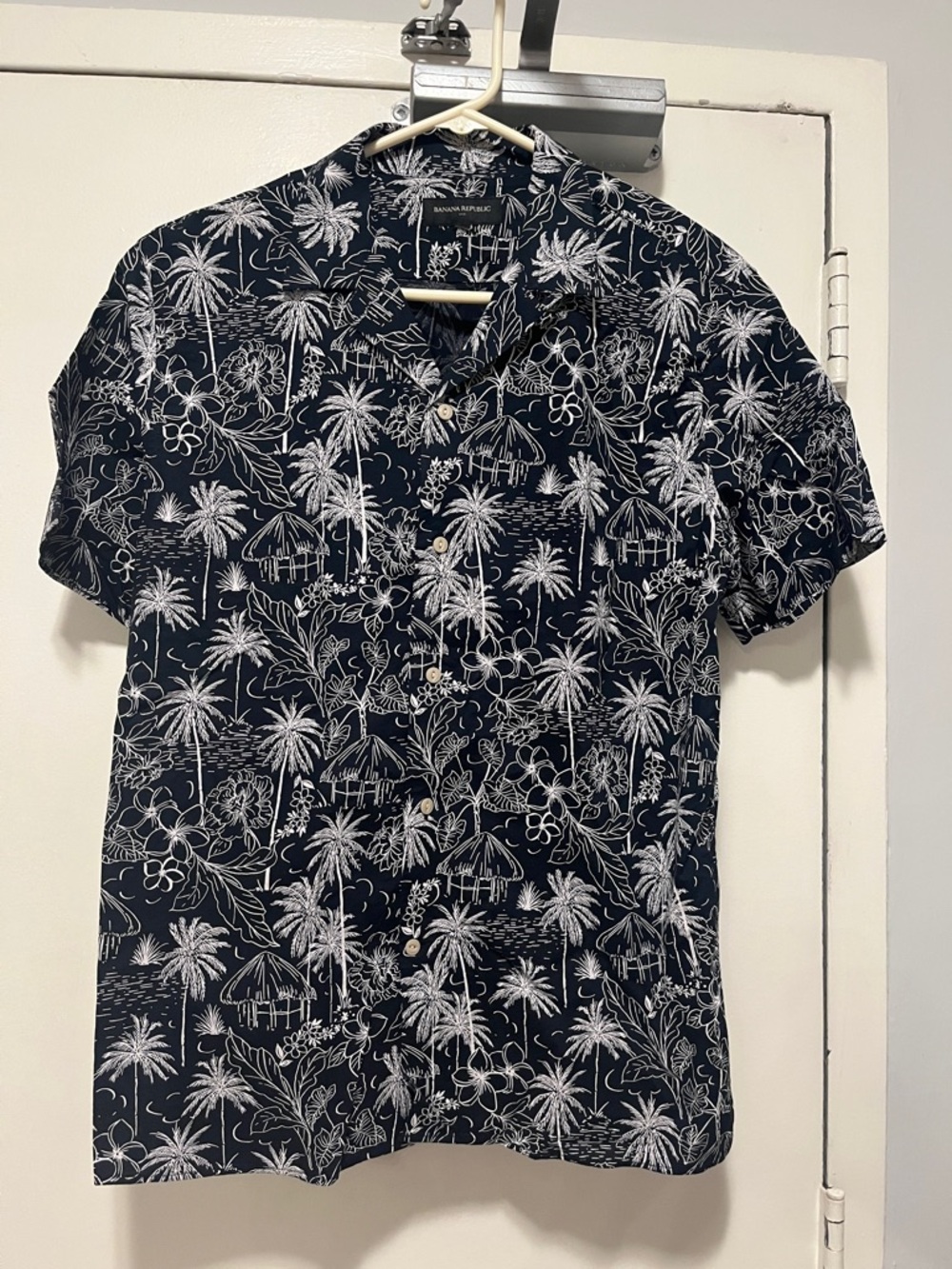 Banana Republic Navy and White Palm Print Short-Sleeve Button-Down Shirt